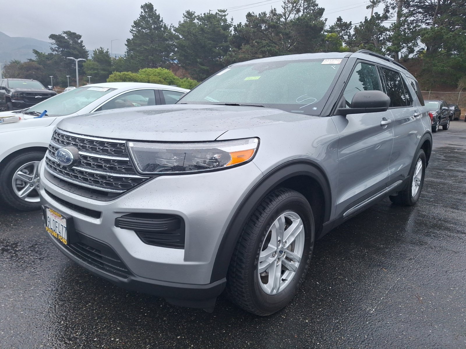 Used 2024 Ford Explorer XLT RWD image 4