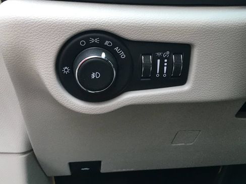 Used 2017 Chrysler Pacifica Limited FWD image 18