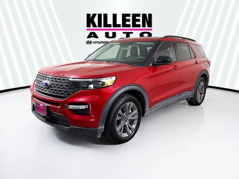 Used 2023 Ford Explorer XLT w/ Equipment Group 202A RWD image 3