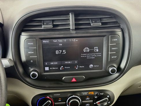 Used 2025 Kia Soul LX w/ LX Technology Package FWD image 21