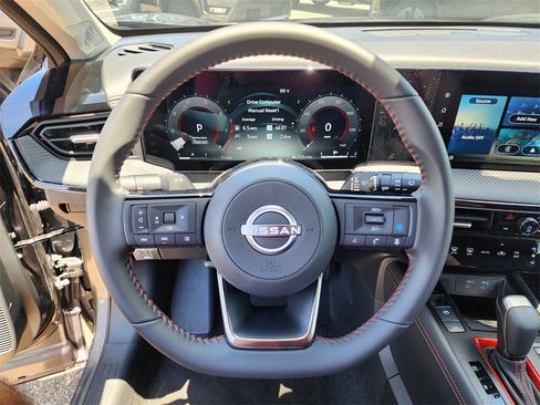 New 2025 Nissan Kicks SR image 13