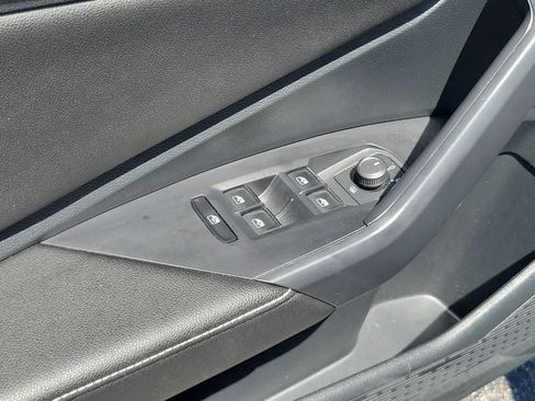 Certified 2024 Volkswagen Jetta SE w/ Panoramic Sunroof Package FWD image 20