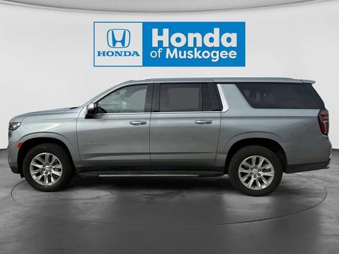 Used 2023 Chevrolet Suburban Premier RWD image 8