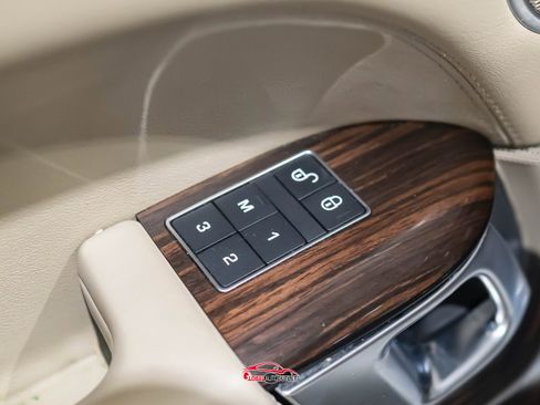 Used 2017 Land Rover Range Rover HSE image 43