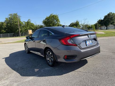 Used 2018 Honda Civic EX image 5
