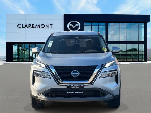 Used 2023 Nissan Rogue SV image 2