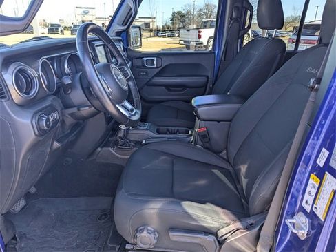 Used 2018 Jeep Wrangler Unlimited Sahara image 19