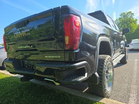Used 2021 GMC Sierra 1500 Denali w/ Technology Package AWD/4WD image 4