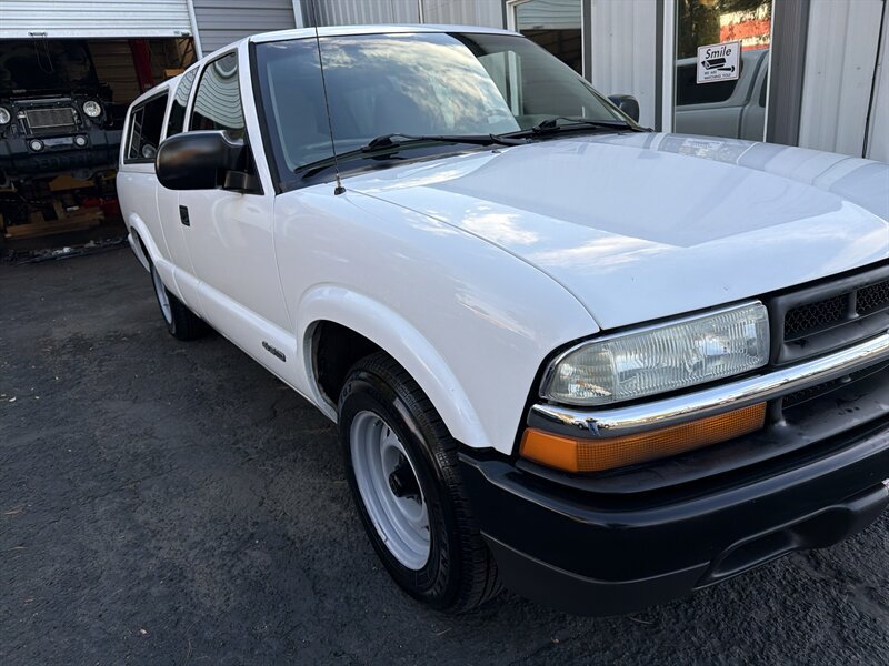 Used 2002 Chevrolet S10 Pickup 2WD Extended Cab image 14