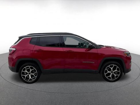Used 2025 Jeep Compass Limited AWD/4WD image 16