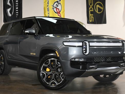 Used 2022 Rivian R1S Launch Edition image 3