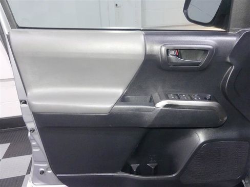 Used 2020 Toyota Tacoma SR5 w/ Blackout Package AWD/4WD image 16