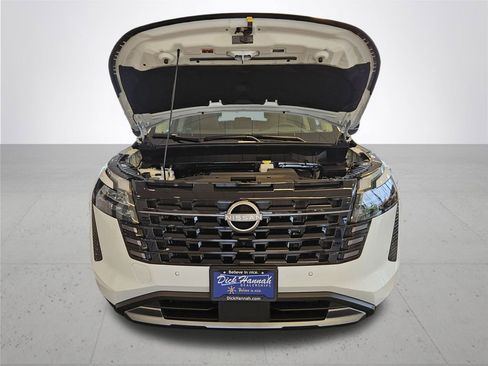 New 2026 Nissan Pathfinder Platinum w/ Cargo Package image 4