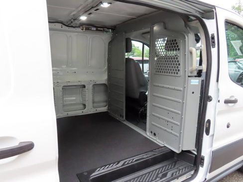 Used 2018 Ford Transit 250 130 Low Roof RWD image 13