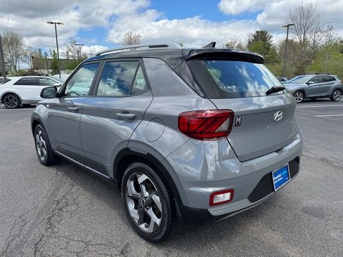 Used 2022 Hyundai Venue Limited FWD image 19