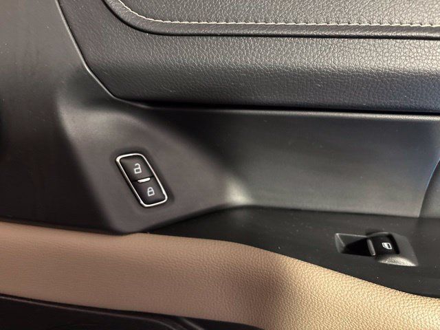 Used 2023 Ford Expedition Limited AWD/4WD image 28
