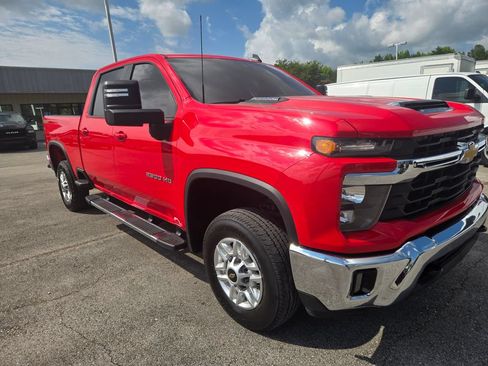 Used 2025 Chevrolet Silverado 2500 LT w/ Convenience Package AWD/4WD image 2
