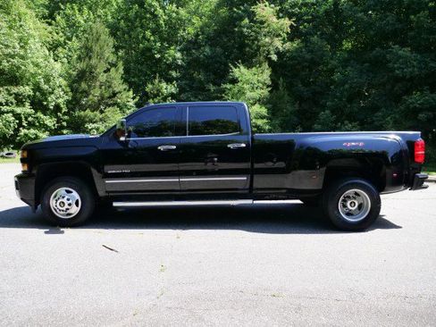 Used 2019 Chevrolet Silverado 3500 LTZ w/ Duramax Plus Package AWD/4WD image 29