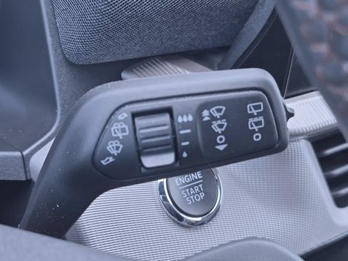 Used 2025 Ford Explorer Active AWD/4WD image 25