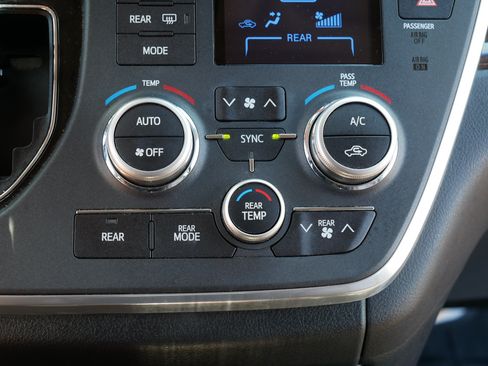 Used 2017 Toyota Sienna Limited Premium AWD/4WD image 28