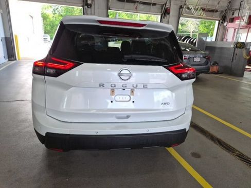 Used 2025 Nissan Rogue SV AWD/4WD image 6