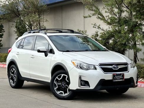 Used 2017 Subaru Crosstrek 2.0i Limited image 2