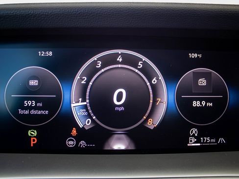 Certified 2025 Volkswagen Tiguan SE image 37