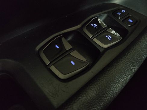 Used 2017 Hyundai Santa Fe Limited image 27