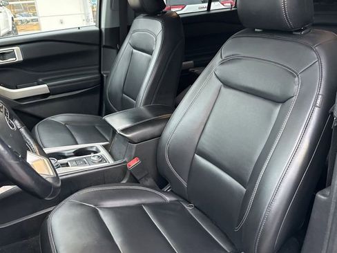 Used 2023 Ford Explorer XLT w/ Equipment Group 202A image 10