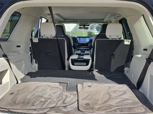 Used 2023 Lincoln Navigator Black Label image 8