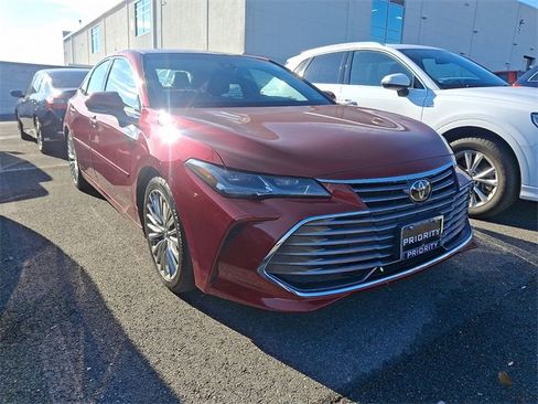 Used 2019 Toyota Avalon Limited image 3