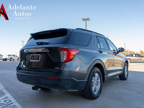 Used 2020 Ford Explorer XLT image 3