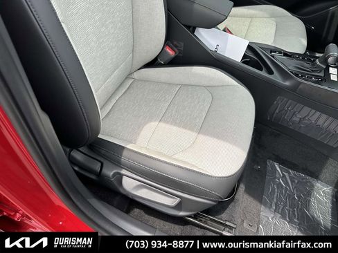 New 2025 Kia Niro SX Touring image 18