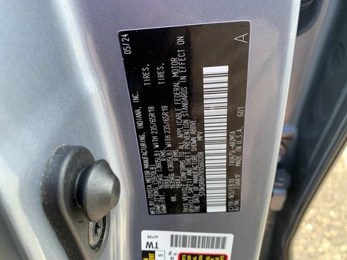 Used 2024 Toyota Highlander XLE AWD/4WD image 33