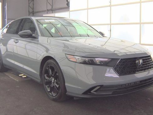 Used 2025 Honda Accord SE image 4