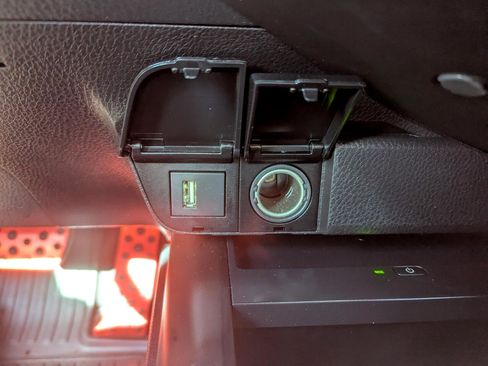 Used 2022 Toyota Camry XSE image 29