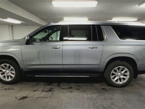 New 2025 Chevrolet Suburban Premier image 5