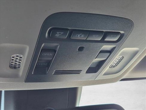 Used 2018 Toyota Camry SE w/ Moonroof Package FWD image 13
