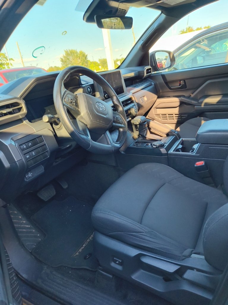 Used 2025 Toyota Tacoma SR5 AWD/4WD image 5