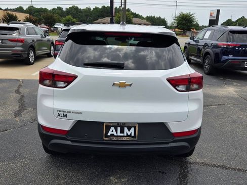 Used 2024 Chevrolet TrailBlazer LS w/ LS Convenience Package FWD image 10
