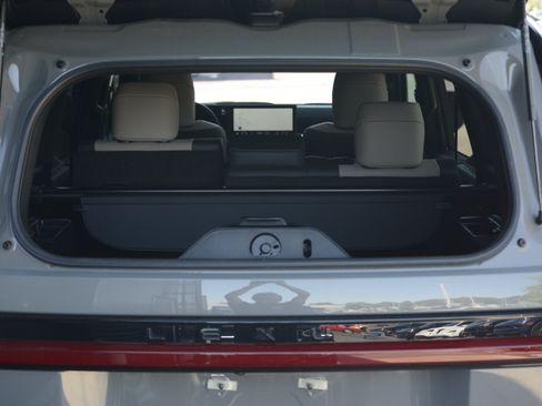 Used 2025 Lexus GX 550 AWD/4WD image 39