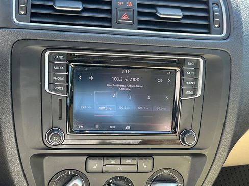 Used 2017 Volkswagen Jetta SE FWD image 15