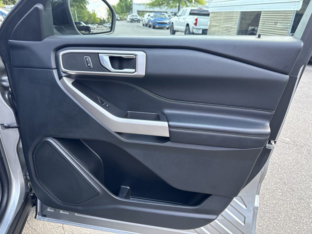 Used 2023 Ford Explorer XLT AWD/4WD image 34
