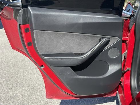 Used 2021 Tesla Model Y Long Range image 31