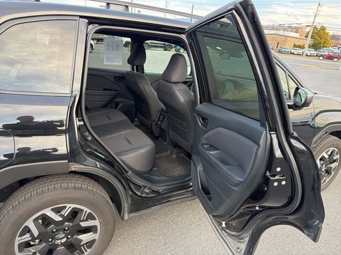 Used 2025 Subaru Forester Premium w/ Convenience Package #2 image 19