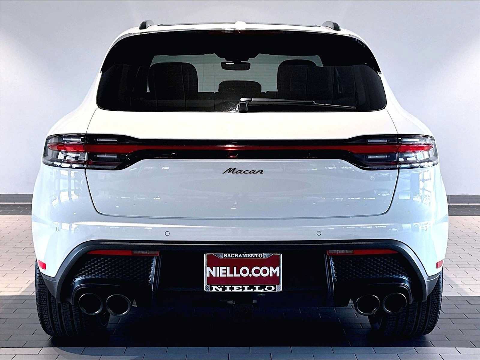 Used 2026 Porsche Macan AWD/4WD image 9