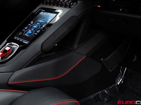 Used 2021 Lamborghini Huracan EVO RWD image 35