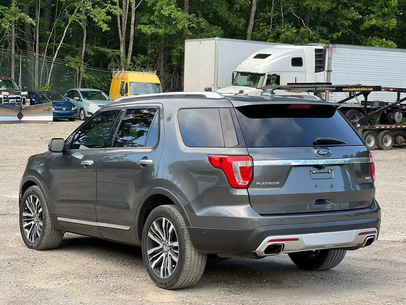 Used 2016 Ford Explorer Platinum AWD/4WD image 4
