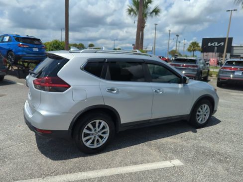 Used 2018 Nissan Rogue SV FWD image 5