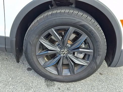 Used 2024 Volkswagen Tiguan SE AWD/4WD image 8